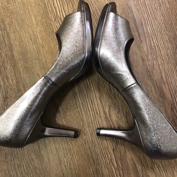 Shiny Silver Heels - Bandolino - Picture 8 of 16